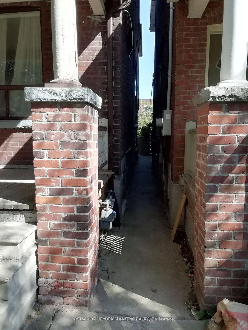 Bsmt - 761 Markham St, Toronto, M6G 2M4 | Image 3