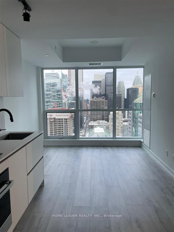 home for lease on 3708-327 King Street West Street