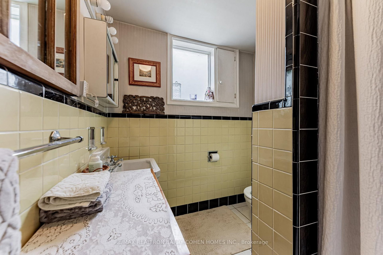 Detached House for lease at 200 Cortleigh Boulevard, Toronto, Ontario, M5N 1P5 - Lawrence Park South - MLS: C12748128