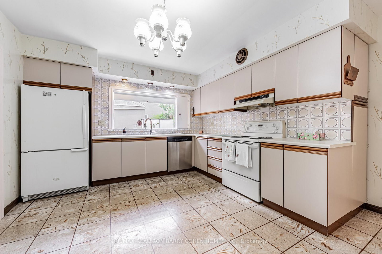 Detached House for lease at 200 Cortleigh Boulevard, Toronto, Ontario, M5N 1P5 - Lawrence Park South - MLS: C12748128