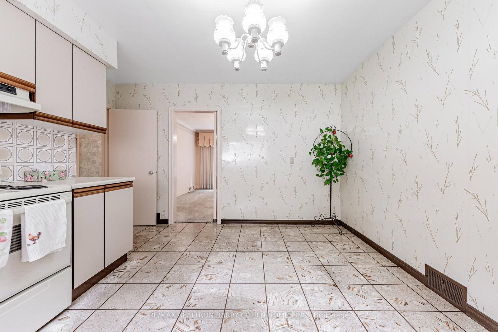 Detached House for lease at 200 Cortleigh Boulevard, Toronto, Ontario, M5N 1P5 - Lawrence Park South - MLS: C12748128