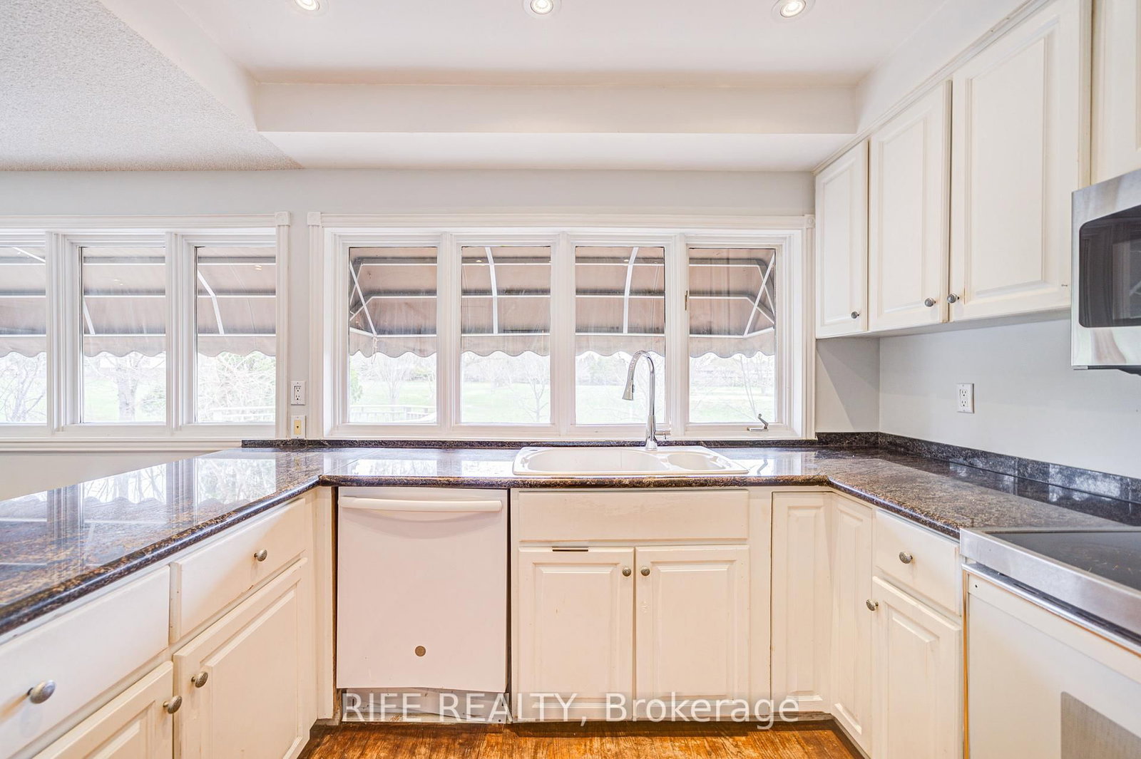 Detached House for lease at 17 Bramble Drive, Toronto, Ontario, M3B 2E9 - Banbury-Don Mills - MLS: C12751914