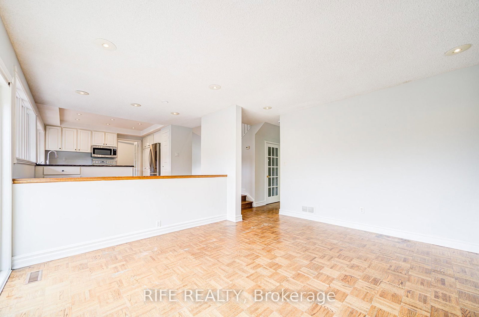 Detached House for lease at 17 Bramble Drive, Toronto, Ontario, M3B 2E9 - Banbury-Don Mills - MLS: C12751914