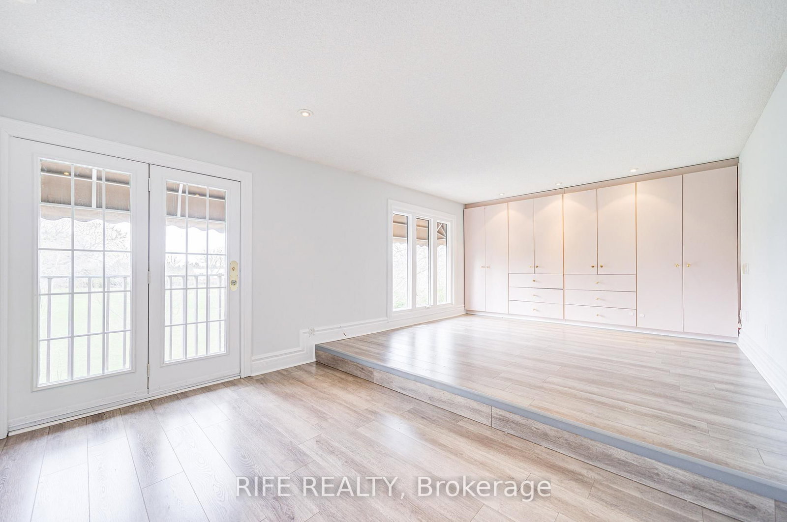 Detached House for lease at 17 Bramble Drive, Toronto, Ontario, M3B 2E9 - Banbury-Don Mills - MLS: C12751914