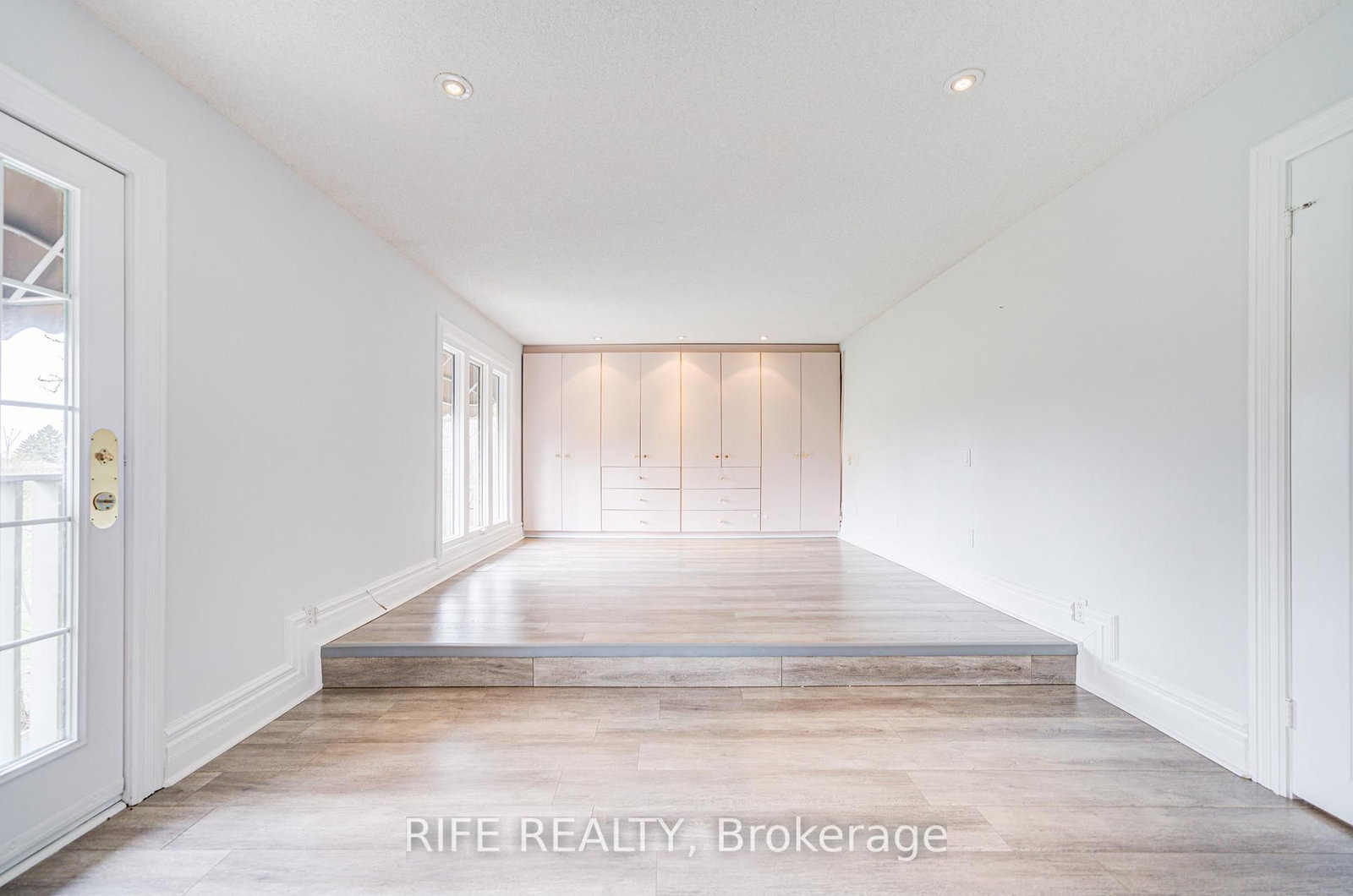 Detached House for lease at 17 Bramble Drive, Toronto, Ontario, M3B 2E9 - Banbury-Don Mills - MLS: C12751914