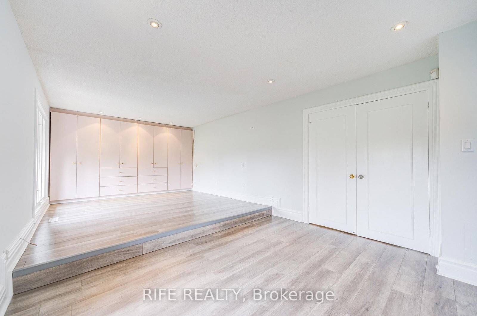 Detached House for lease at 17 Bramble Drive, Toronto, Ontario, M3B 2E9 - Banbury-Don Mills - MLS: C12751914