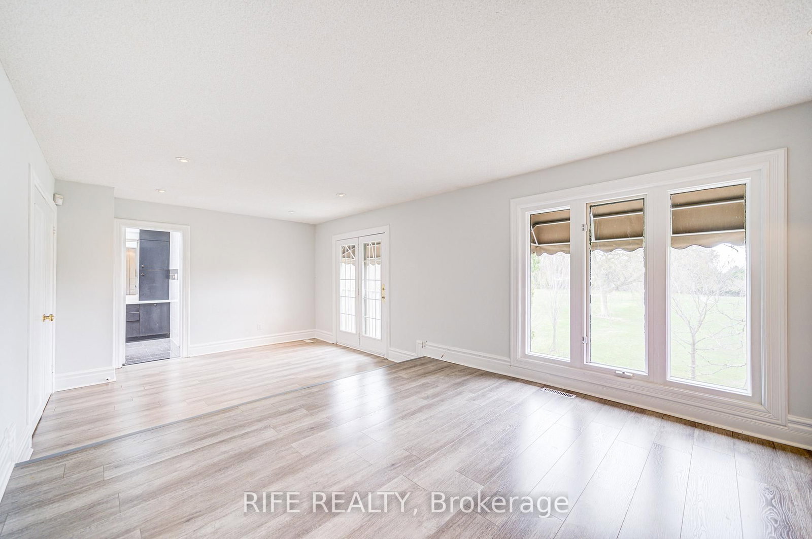 Detached House for lease at 17 Bramble Drive, Toronto, Ontario, M3B 2E9 - Banbury-Don Mills - MLS: C12751914