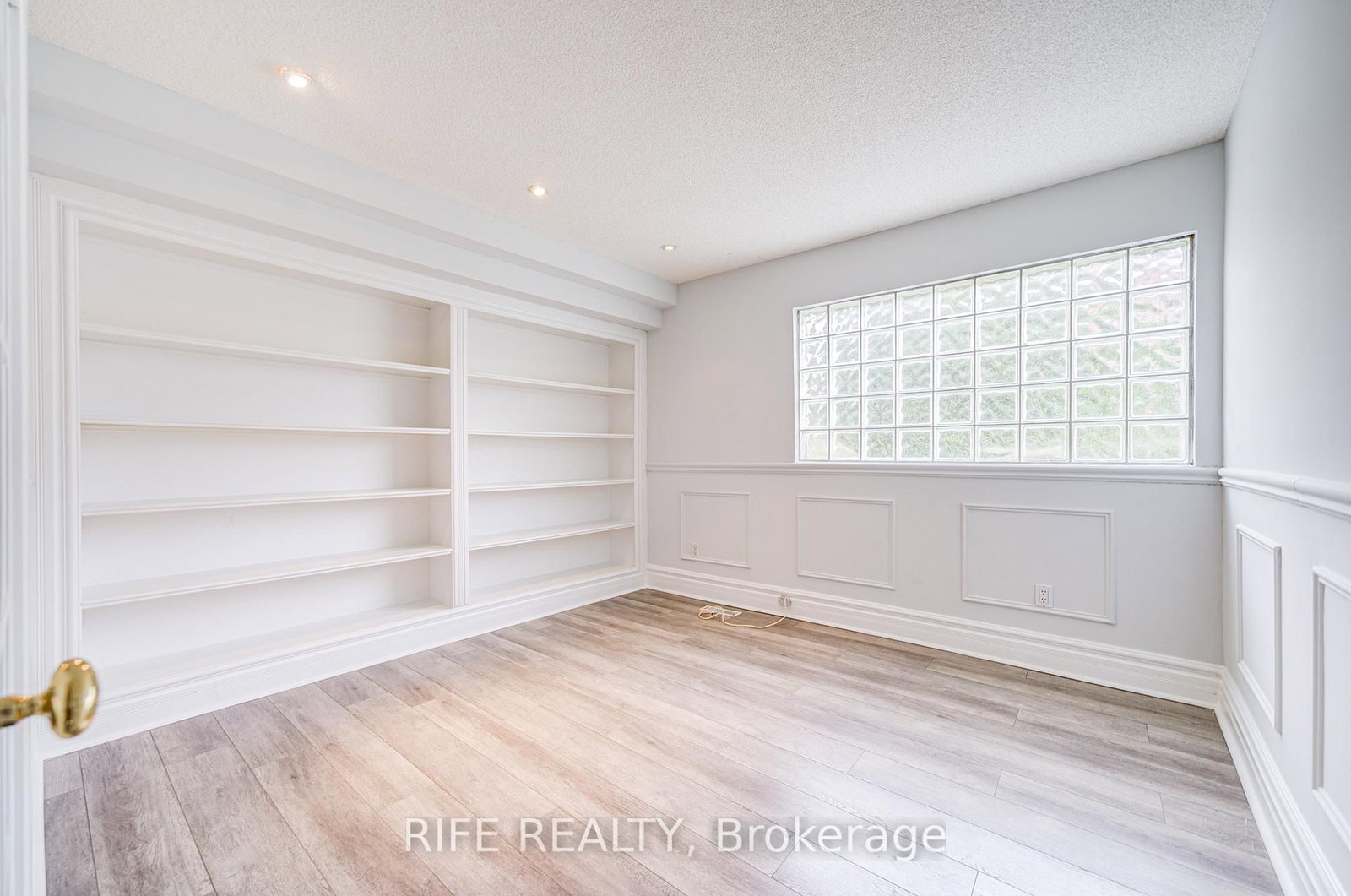 Detached House for lease at 17 Bramble Drive, Toronto, Ontario, M3B 2E9 - Banbury-Don Mills - MLS: C12751914