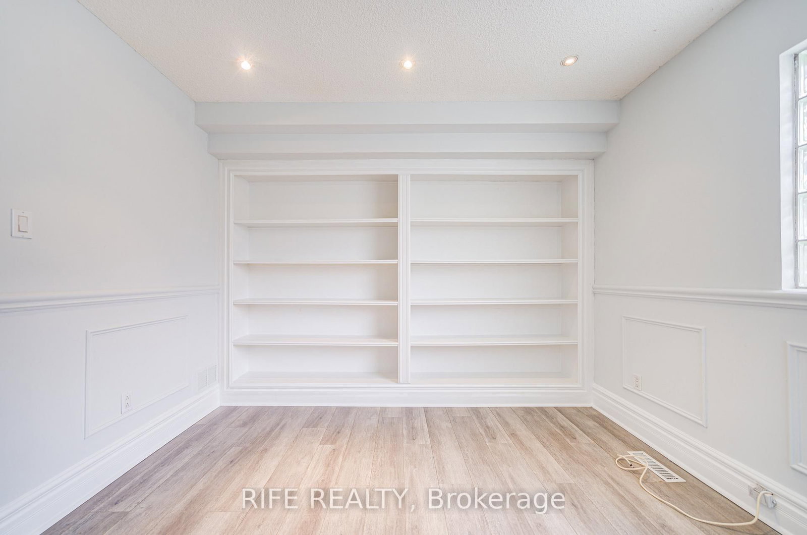 Detached House for lease at 17 Bramble Drive, Toronto, Ontario, M3B 2E9 - Banbury-Don Mills - MLS: C12751914