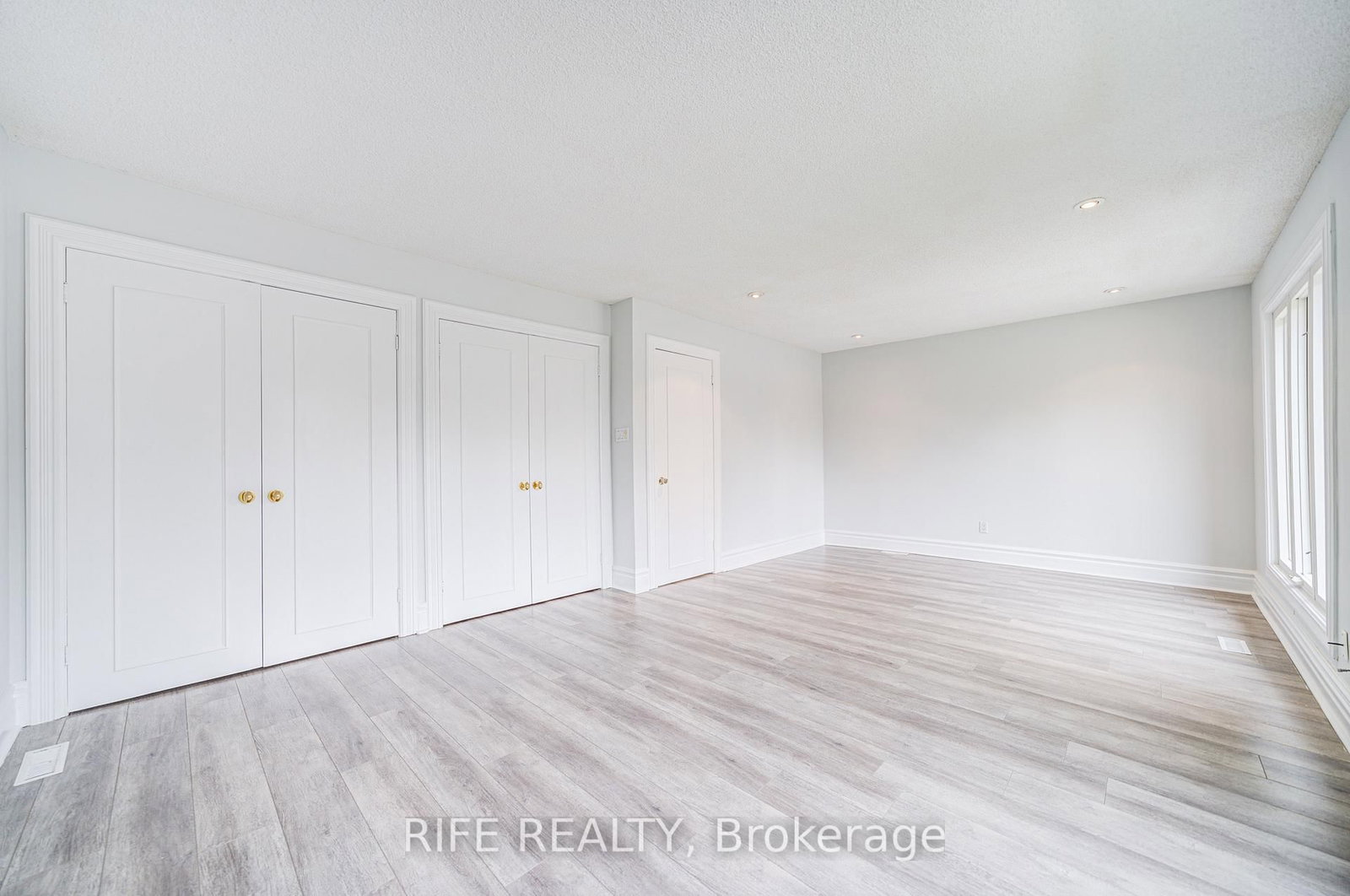 Detached House for lease at 17 Bramble Drive, Toronto, Ontario, M3B 2E9 - Banbury-Don Mills - MLS: C12751914