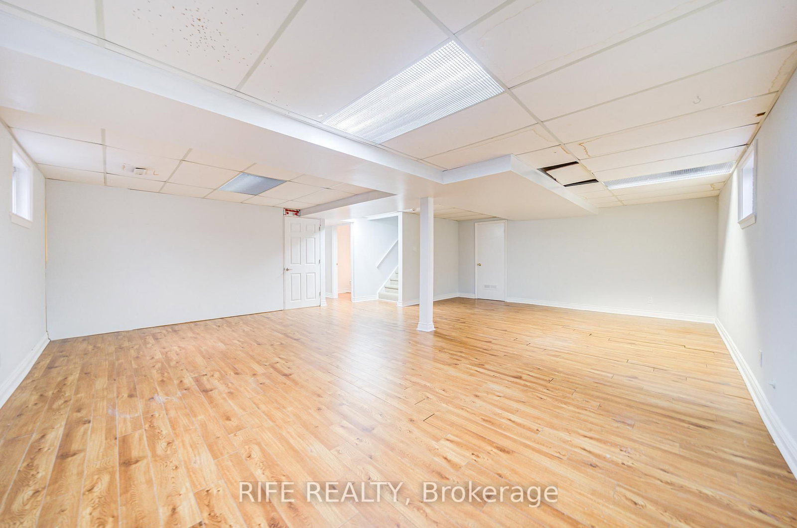 Detached House for lease at 17 Bramble Drive, Toronto, Ontario, M3B 2E9 - Banbury-Don Mills - MLS: C12751914