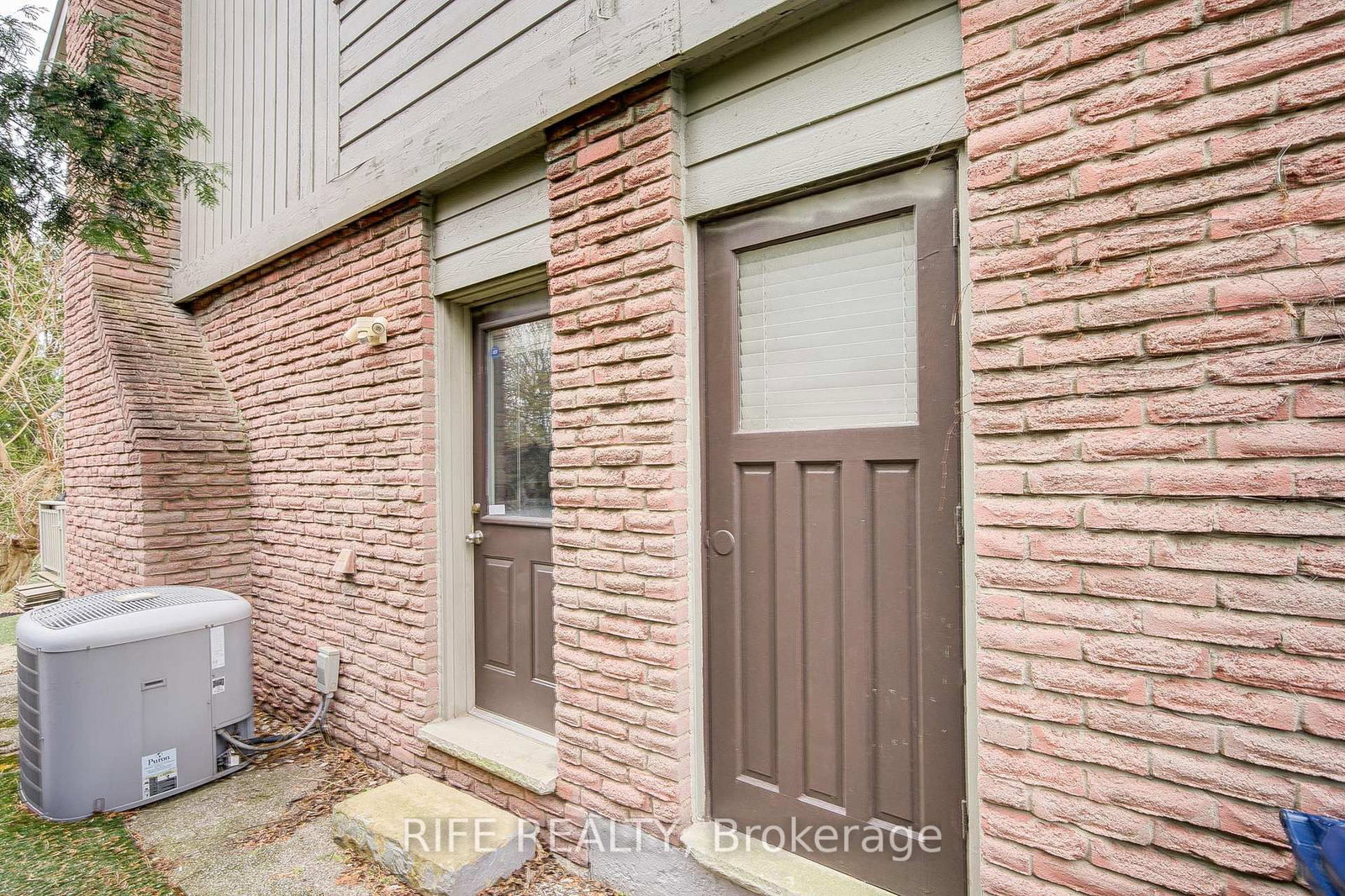 Detached House for lease at 17 Bramble Drive, Toronto, Ontario, M3B 2E9 - Banbury-Don Mills - MLS: C12751914