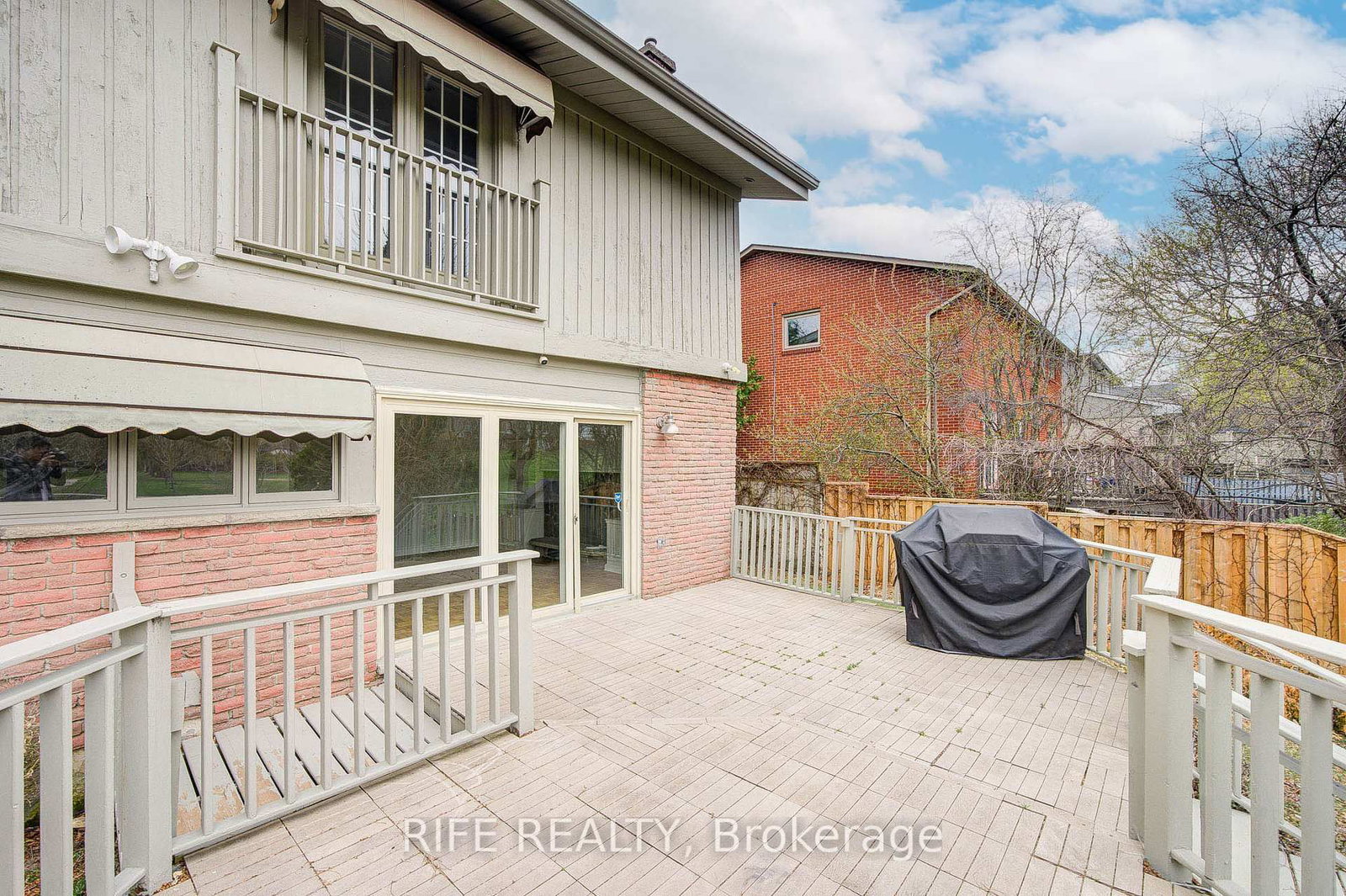 Detached House for lease at 17 Bramble Drive, Toronto, Ontario, M3B 2E9 - Banbury-Don Mills - MLS: C12751914