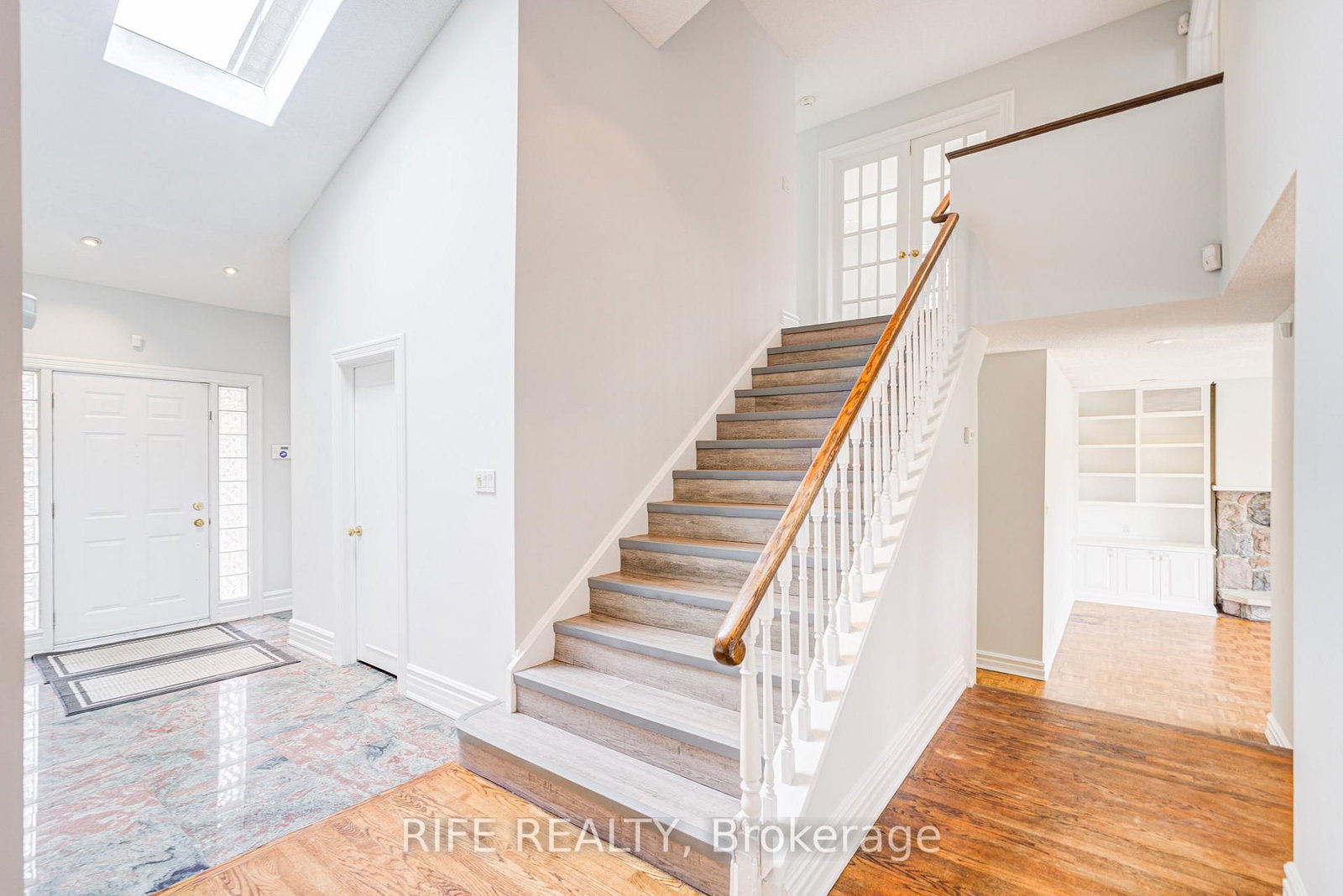 Detached House for lease at 17 Bramble Drive, Toronto, Ontario, M3B 2E9 - Banbury-Don Mills - MLS: C12751914