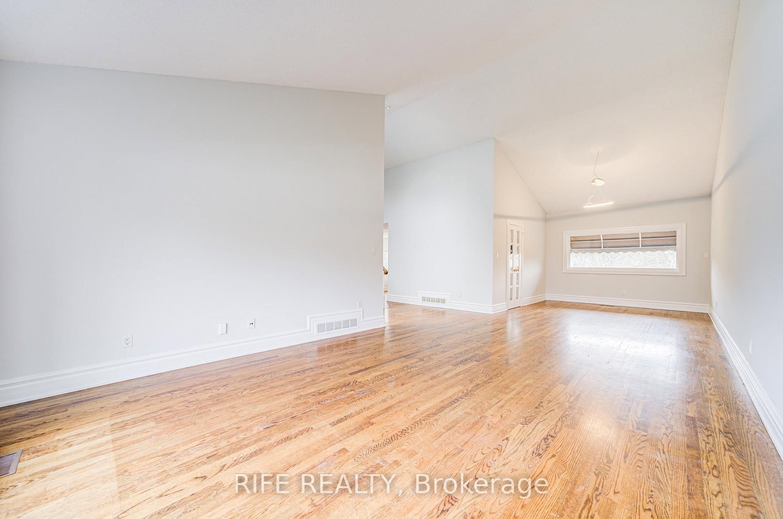 Detached House for lease at 17 Bramble Drive, Toronto, Ontario, M3B 2E9 - Banbury-Don Mills - MLS: C12751914