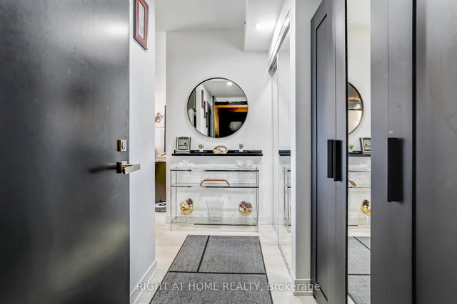 402 - 31 Tippett Road