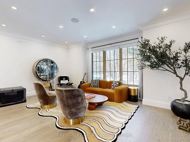 31 Evergreen Gdns, Toronto, M4G 2Z5 | Image 2