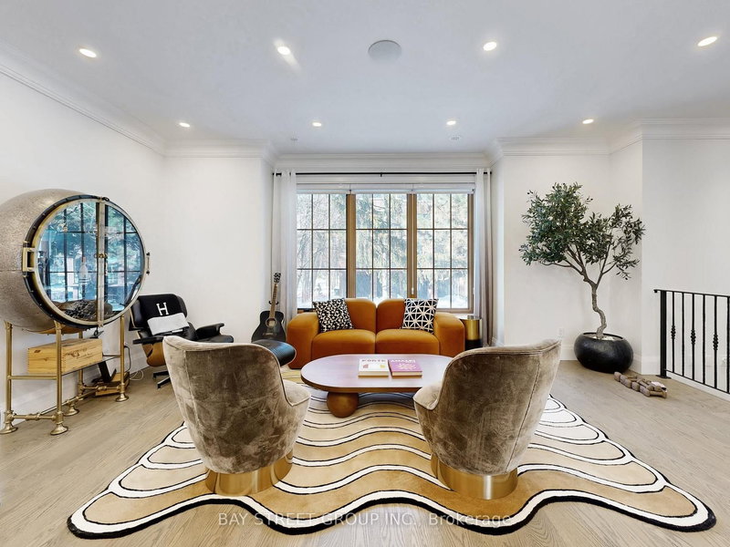 31 Evergreen Gdns, Toronto, M4G 2Z5 | Image 3