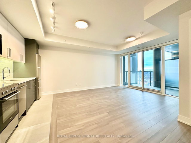 810 - 664 Spadina Avenue