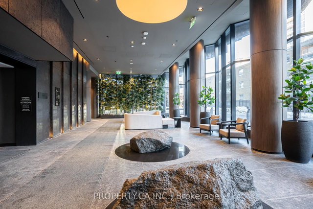 2404S - 110 Broadway Avenue