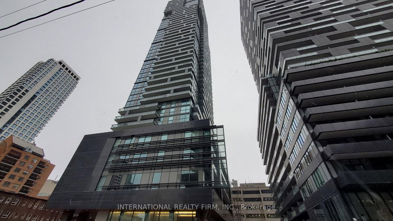 home for lease on 4605-39 Roehampton Avenue