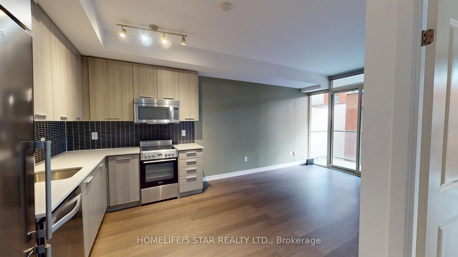 Listing Image 7