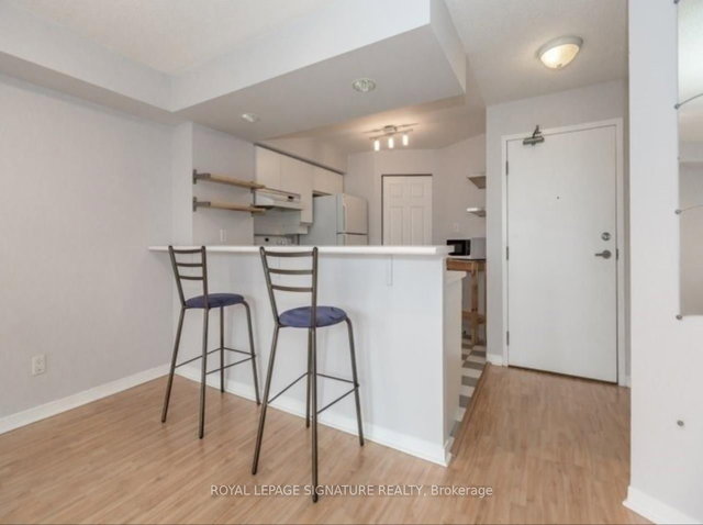 914 - 801 King Street W