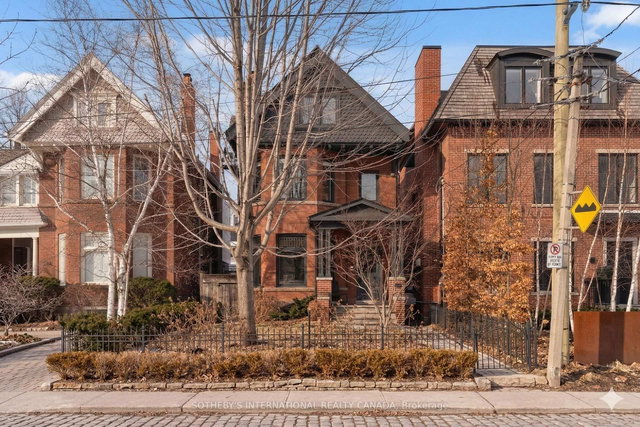 134 Roxborough Street W