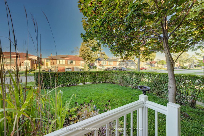 400 Cherokee Blvd, Toronto, M2H 2W7 | Image 3