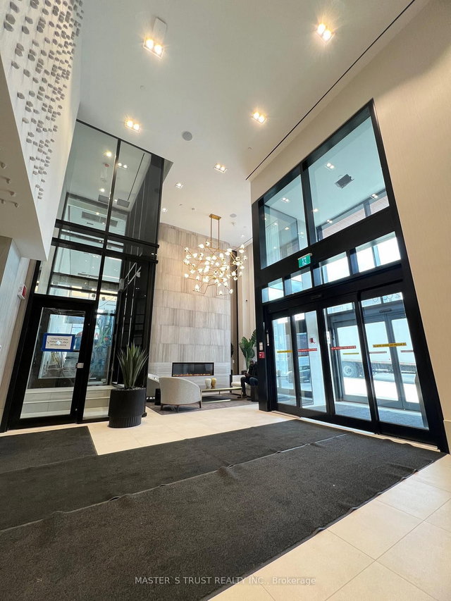 931 - 2020 Bathurst Street