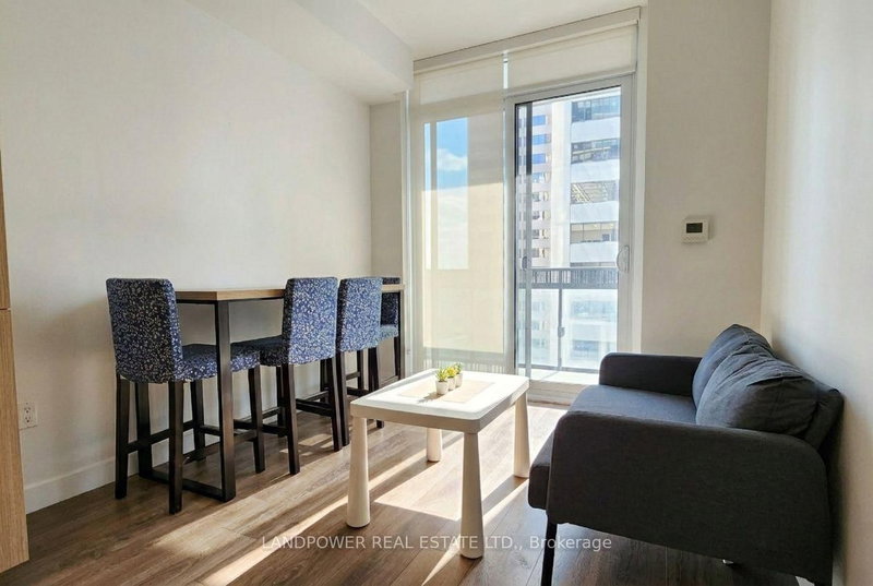 home for lease on 1104-8 Eglinton Avenue E