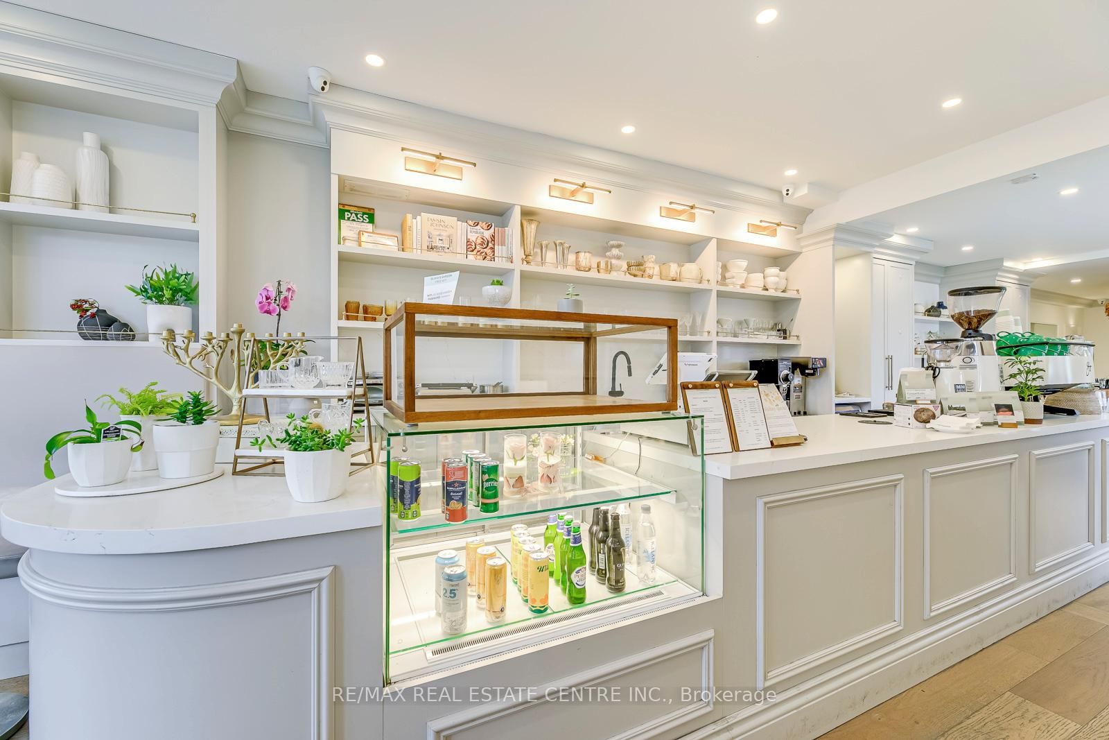 569 Crawford Street - Photo 3