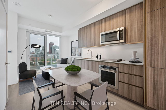 1302 - 15 Richardson Street