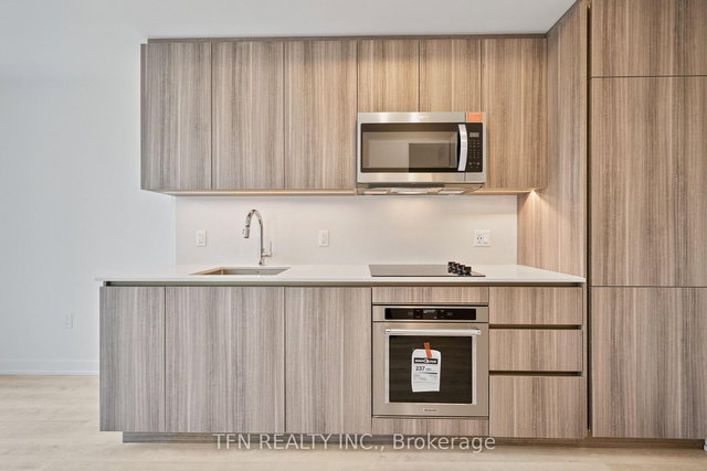 1302 - 15 Richardson Street