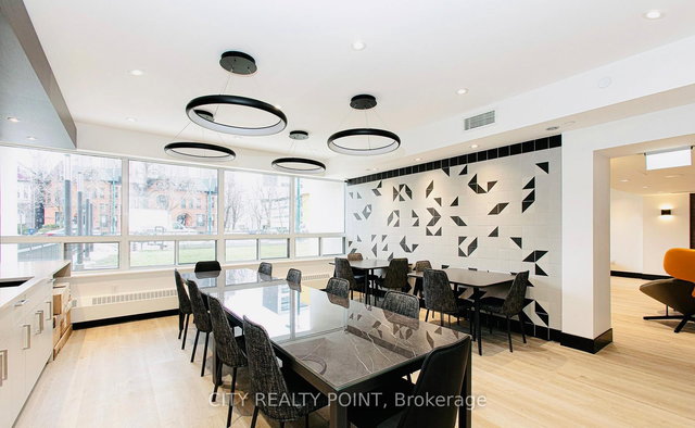 906 - 666 Spadina Avenue