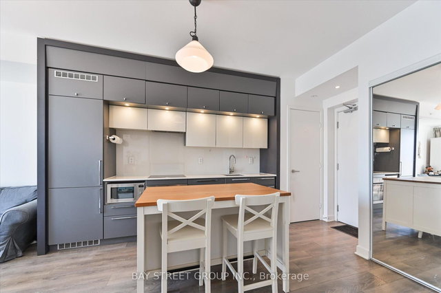 5002 - 15 Grenville Street