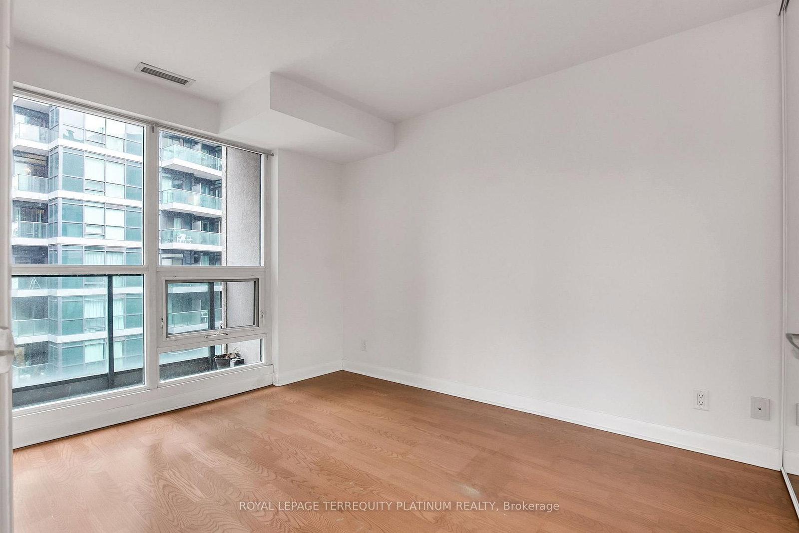 Condo for sale at 727-600 Fleet Street, Toronto, Ontario, M5V 1B7 - Niagara - MLS: C12766992