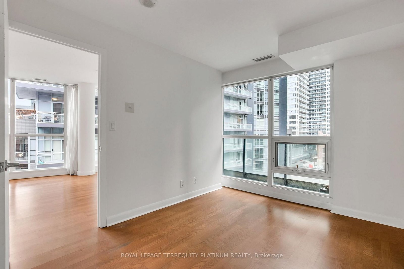 Condo for sale at 727-600 Fleet Street, Toronto, Ontario, M5V 1B7 - Niagara - MLS: C12766992