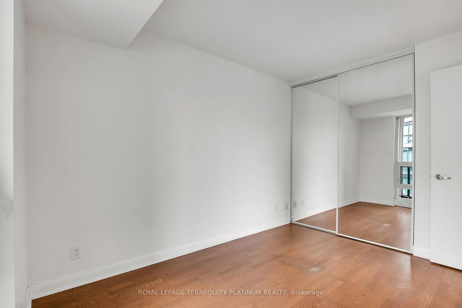 Condo for sale at 727-600 Fleet Street, Toronto, Ontario, M5V 1B7 - Niagara - MLS: C12766992