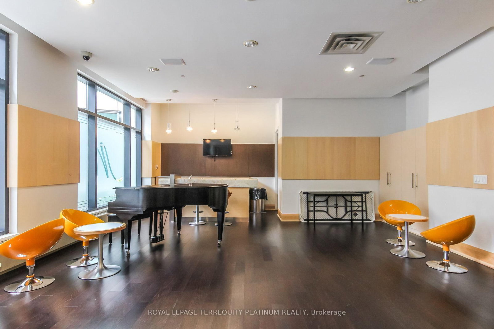 Condo for sale at 727-600 Fleet Street, Toronto, Ontario, M5V 1B7 - Niagara - MLS: C12766992