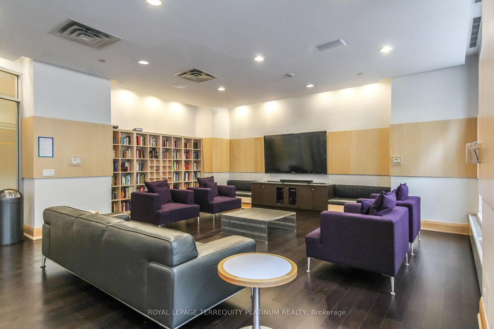 Condo for sale at 727-600 Fleet Street, Toronto, Ontario, M5V 1B7 - Niagara - MLS: C12766992