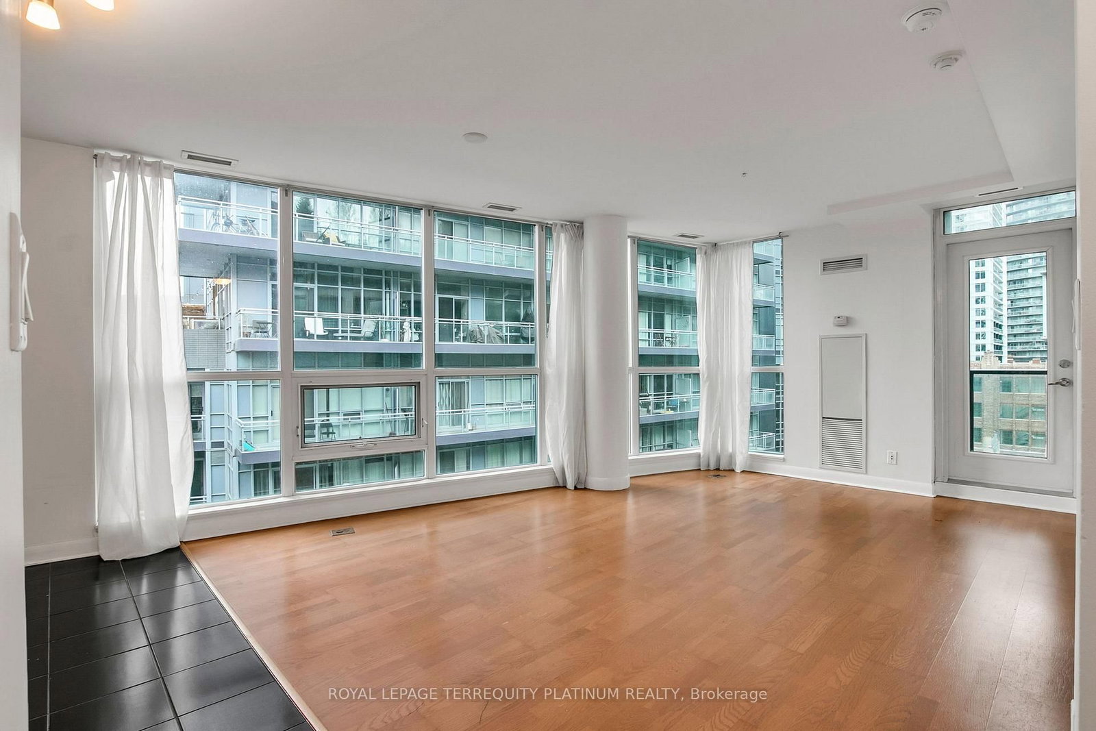 Condo for sale at 727-600 Fleet Street, Toronto, Ontario, M5V 1B7 - Niagara - MLS: C12766992