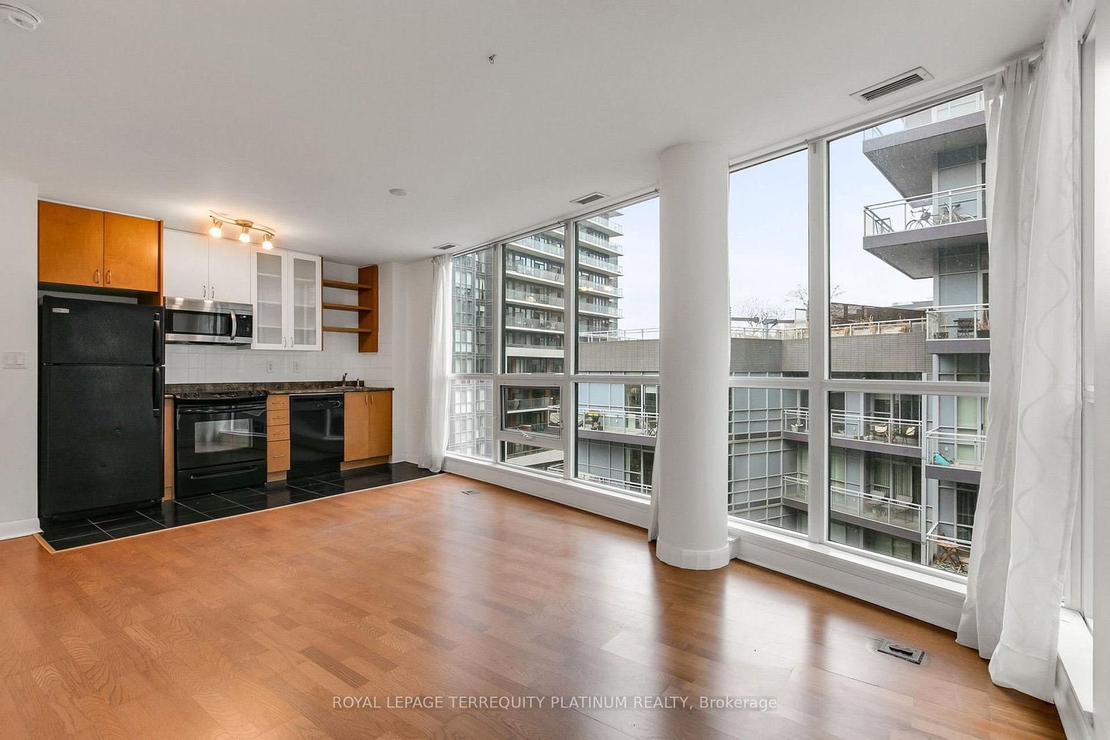 Condo for sale at 727-600 Fleet Street, Toronto, Ontario, M5V 1B7 - Niagara - MLS: C12766992