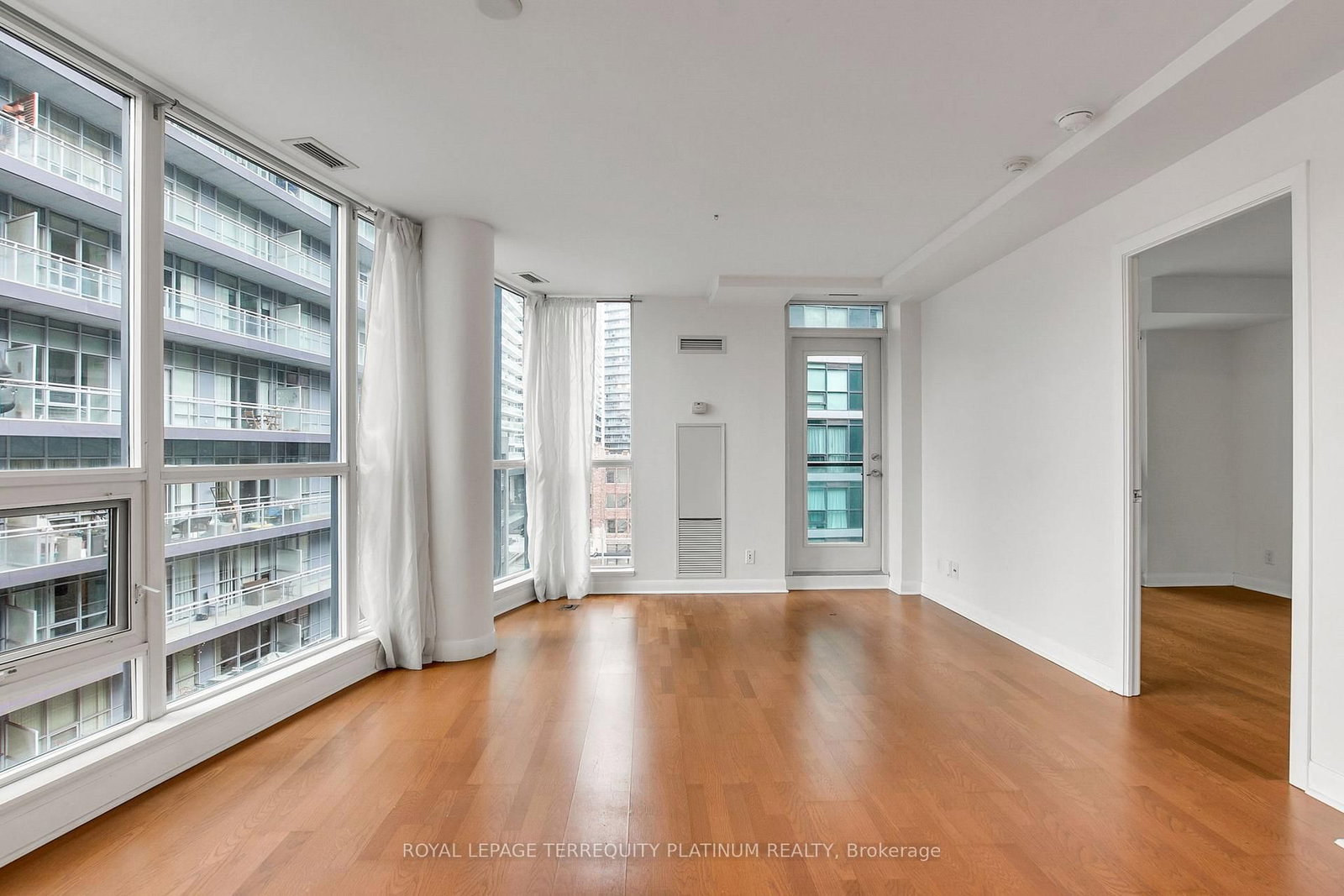 Condo for sale at 727-600 Fleet Street, Toronto, Ontario, M5V 1B7 - Niagara - MLS: C12766992