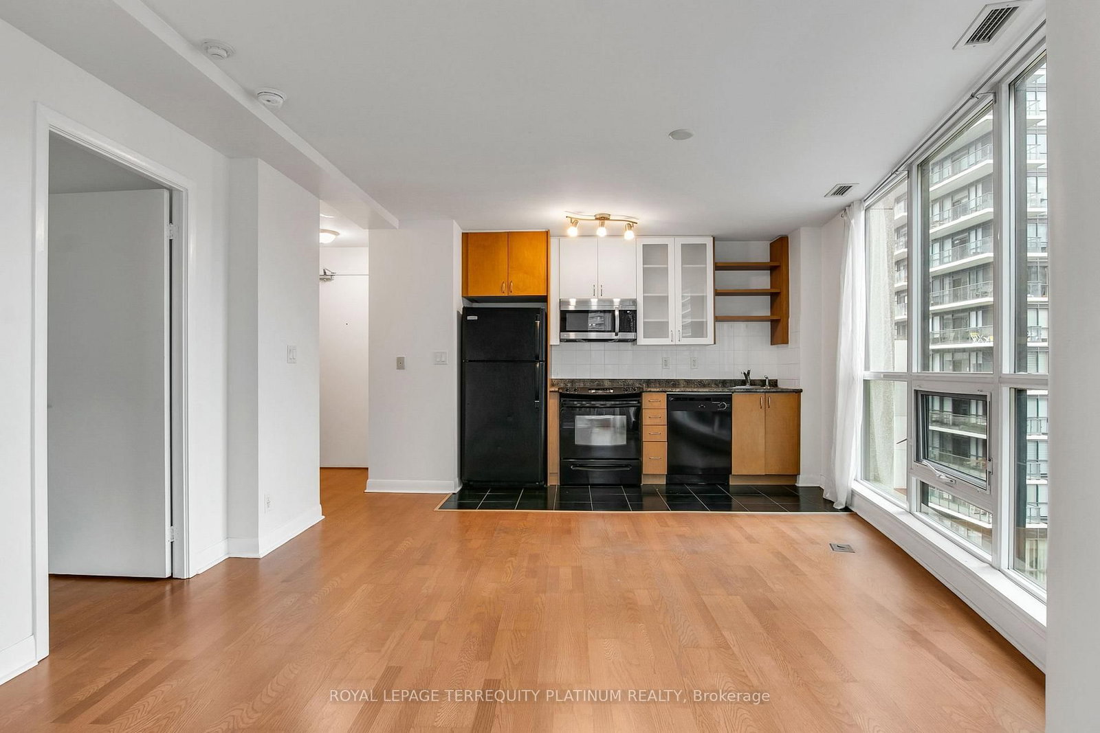 Condo for sale at 727-600 Fleet Street, Toronto, Ontario, M5V 1B7 - Niagara - MLS: C12766992