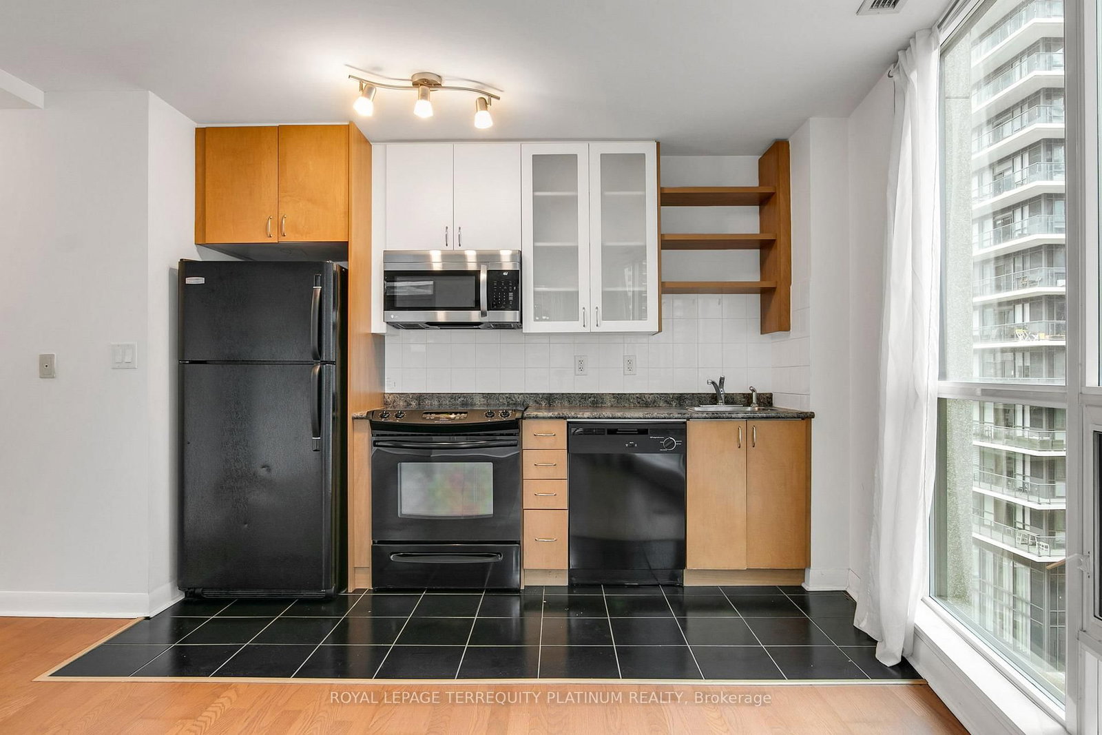 Condo for sale at 727-600 Fleet Street, Toronto, Ontario, M5V 1B7 - Niagara - MLS: C12766992