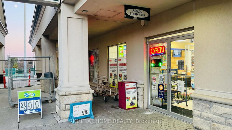 33 The Links Rd, Toronto, M2P 1T7 | Image 2