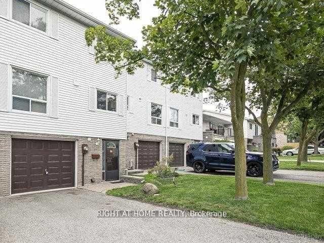 34 - 38 Edgar Woods Rd, Toronto, M2H 2Y7 | Image 3