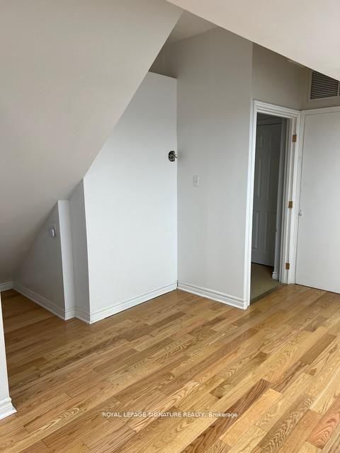 208 Carlton Street, Unit Main - Photo 23