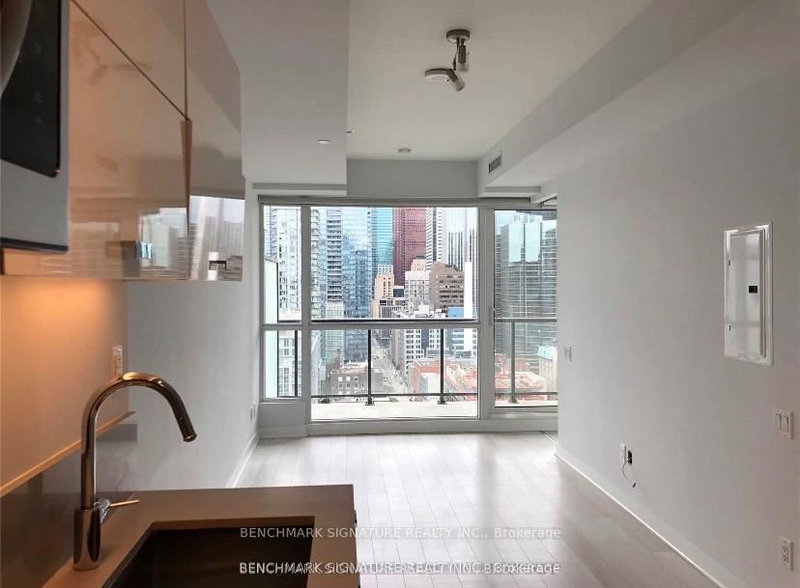 2009 - 290 Adelaide St W, Toronto, M5V 1P6 | Image 2